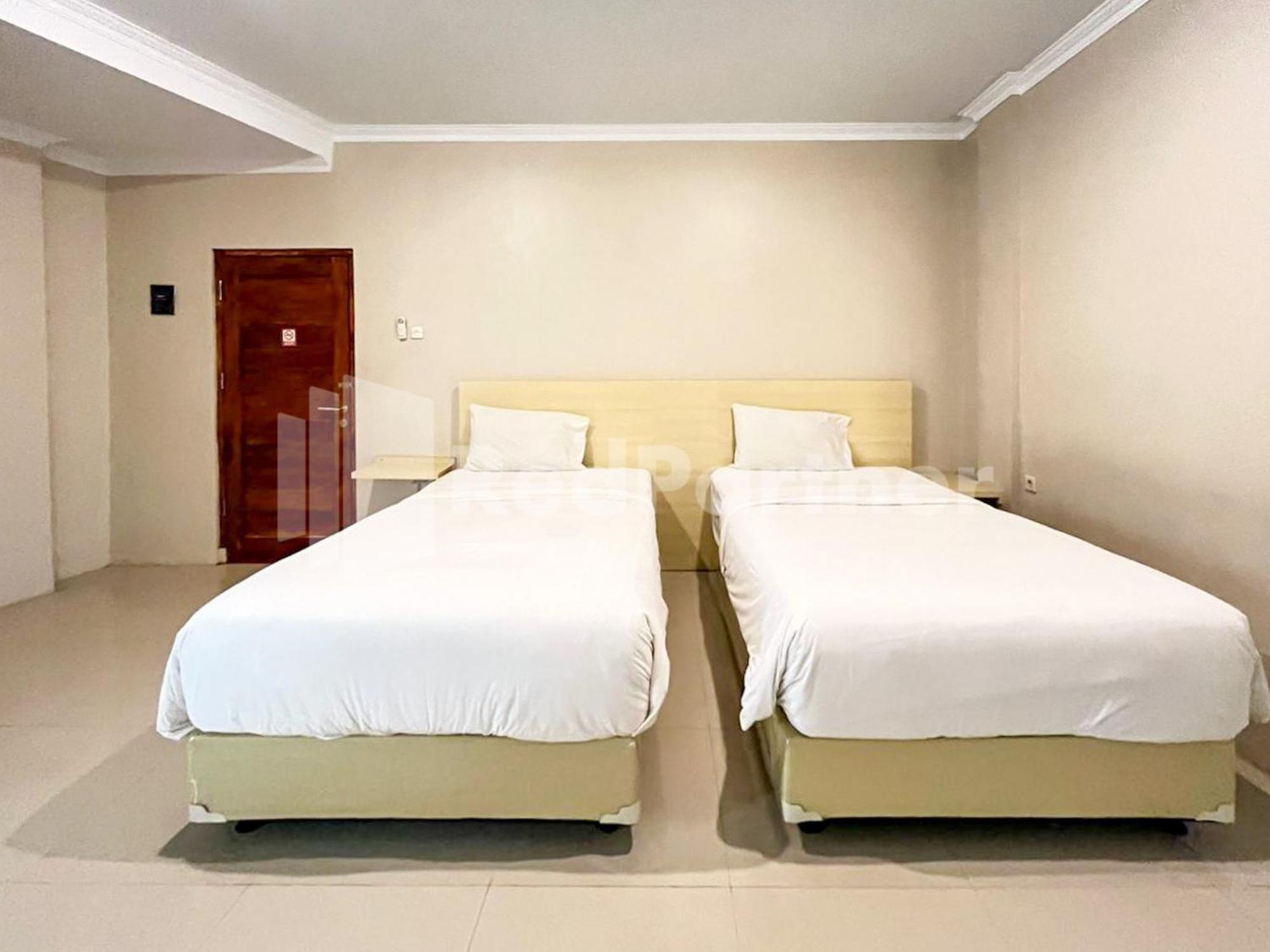 Hotel Andono Near Yia Mitra Reddoorz Temon Экстерьер фото